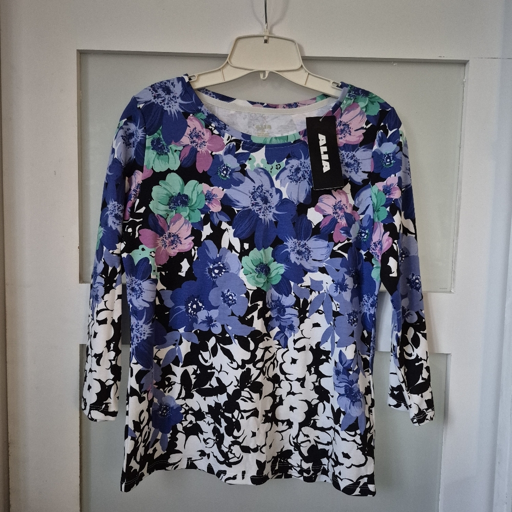 NWT Alia Size Small Top
